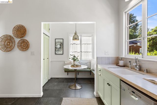 2811 Parker St, Berkeley, CA 94704