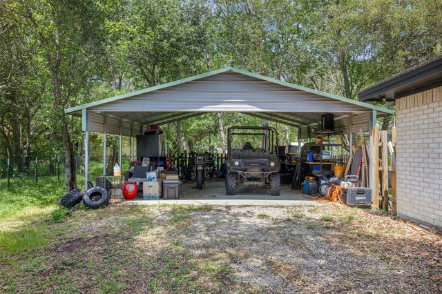 312 Holcombe DR, Lexington, TX 78947