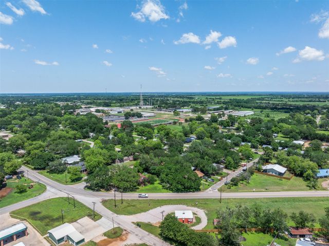 312 Holcombe DR, Lexington, TX 78947