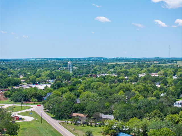 312 Holcombe DR, Lexington, TX 78947