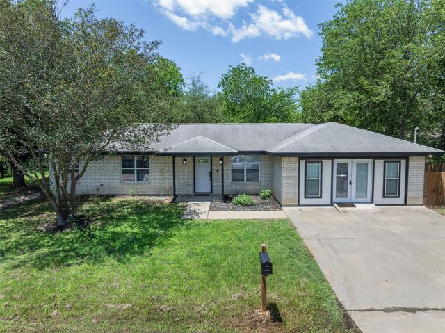 312 Holcombe DR, Lexington, TX 78947