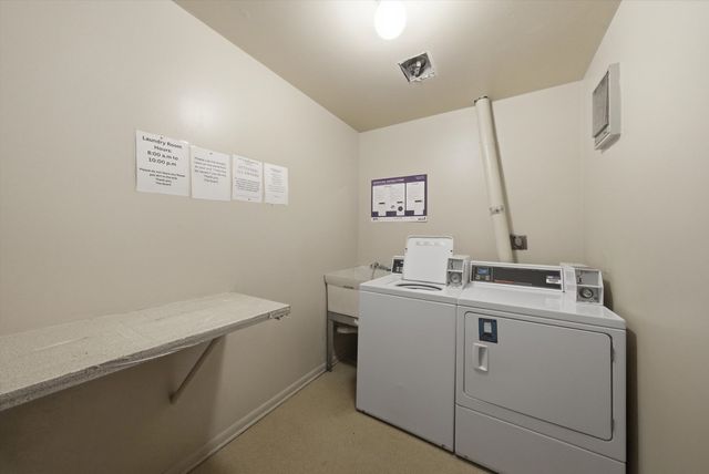 6135 W 94th Street C8, Oak Lawn, IL 60453