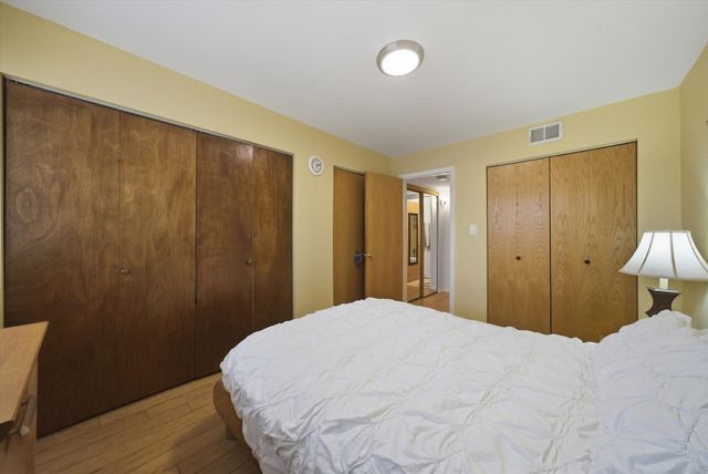 6135 W 94th Street C8, Oak Lawn, IL 60453