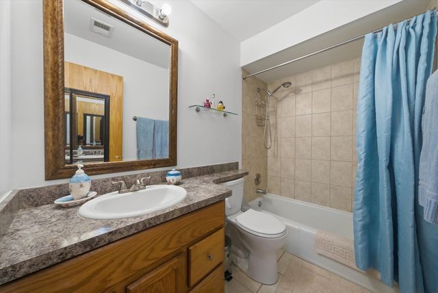 6135 W 94th Street C8, Oak Lawn, IL 60453