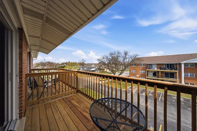 6135 W 94th Street C8, Oak Lawn, IL 60453