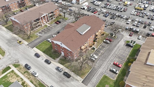 6135 W 94th Street C8, Oak Lawn, IL 60453