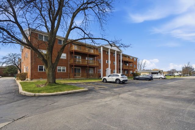 6135 W 94th Street C8, Oak Lawn, IL 60453