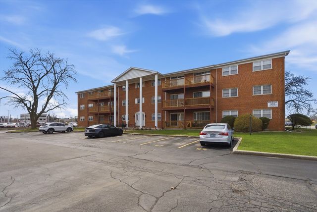 6135 W 94th Street C8, Oak Lawn, IL 60453
