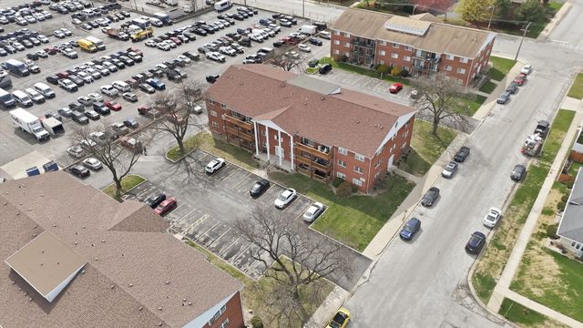 6135 W 94th Street C8, Oak Lawn, IL 60453