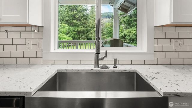 17718 Mulqueen Road SE, Rainier, WA 98576