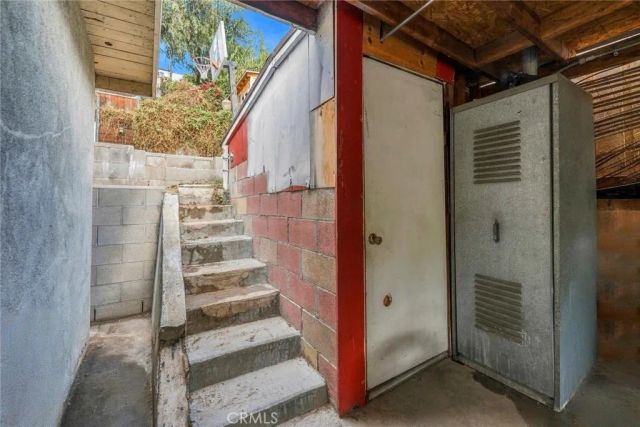 5139 Irvington Place, Los Angeles, CA 90042