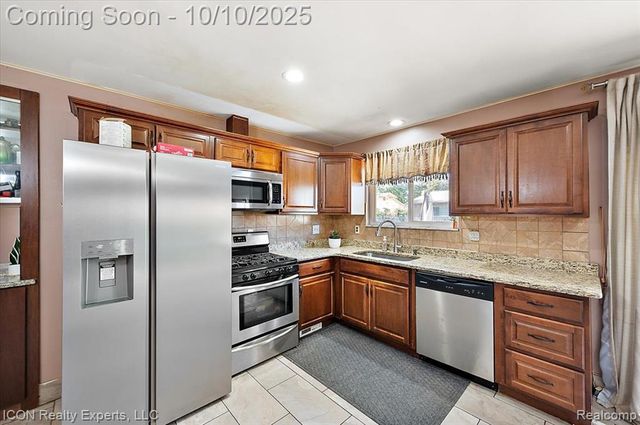 21901 Concord Street, Southfield, MI 48076