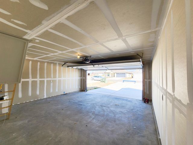 126 Fort Clark Springs LN, Hutto, TX 78634