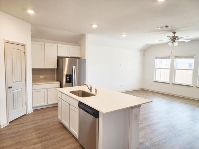 126 Fort Clark Springs LN, Hutto, TX 78634