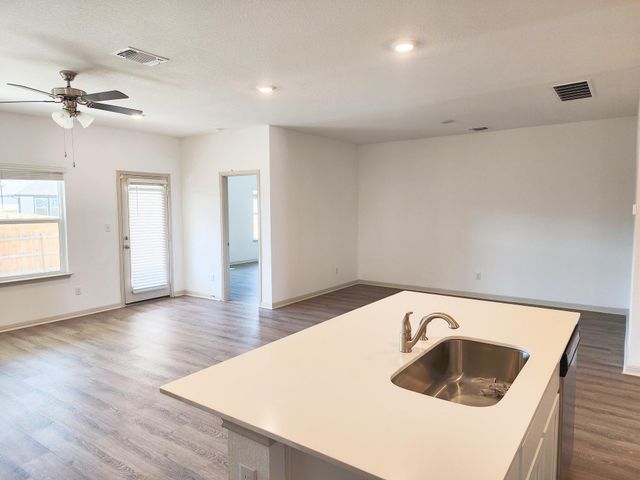 126 Fort Clark Springs LN, Hutto, TX 78634