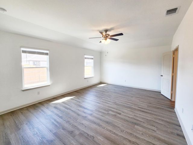 126 Fort Clark Springs LN, Hutto, TX 78634