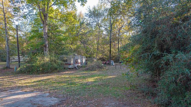 000 Broken Arrow, Onalaska, TX 77360