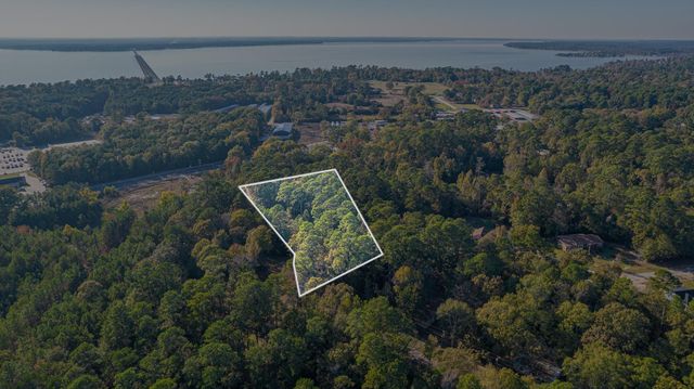 000 Broken Arrow, Onalaska, TX 77360