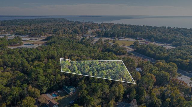 000 Broken Arrow, Onalaska, TX 77360