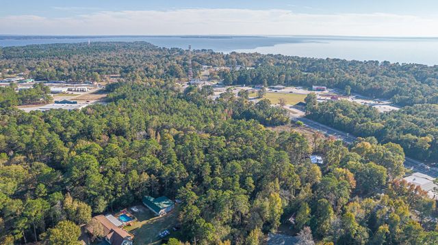 000 Broken Arrow, Onalaska, TX 77360