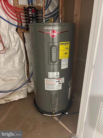 1090 EDDYSTONE AVE, Crum Lynne, PA 19022