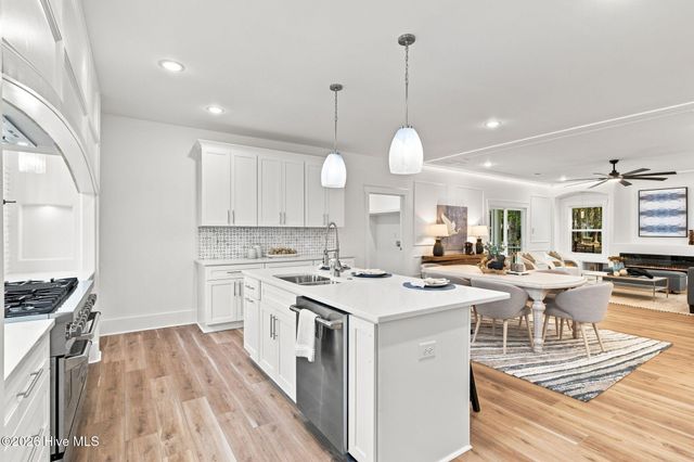 9112 E Lake Road, Calabash, NC 28467