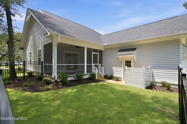 9112 E Lake Road, Calabash, NC 28467