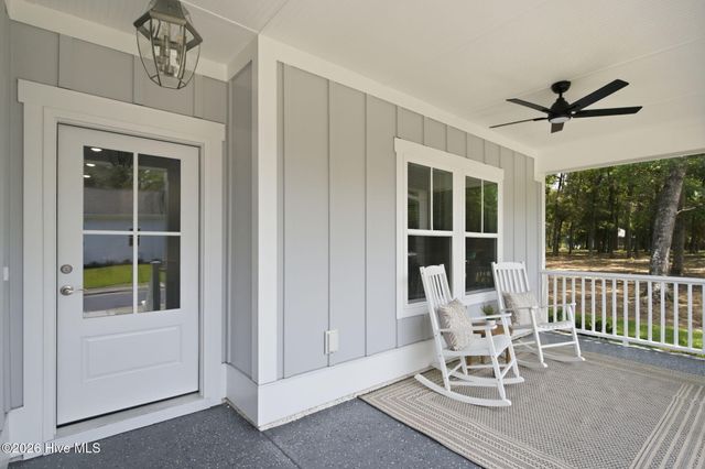 9112 E Lake Road, Calabash, NC 28467