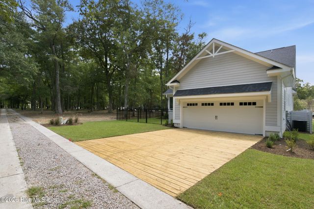 9112 E Lake Road, Calabash, NC 28467