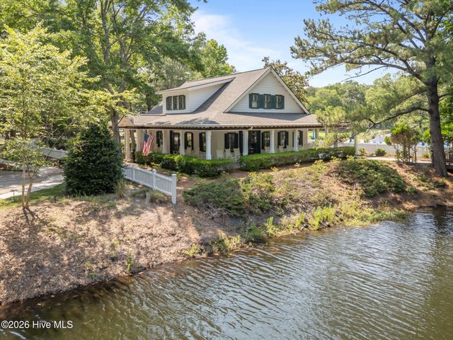 9112 E Lake Road, Calabash, NC 28467