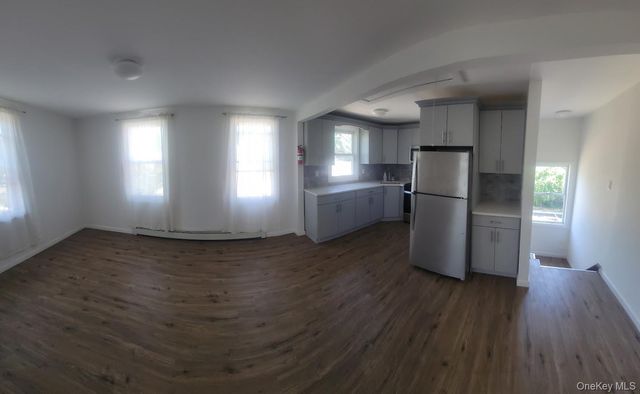 83 Kraemer Street 3, Hicksville, NY 11801