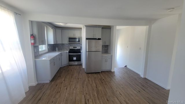 83 Kraemer Street 3, Hicksville, NY 11801