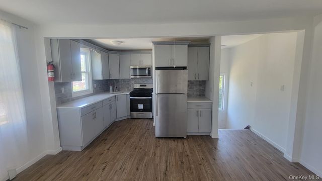 83 Kraemer Street 3, Hicksville, NY 11801