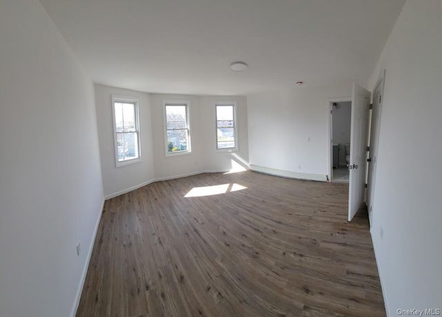 83 Kraemer Street 3, Hicksville, NY 11801