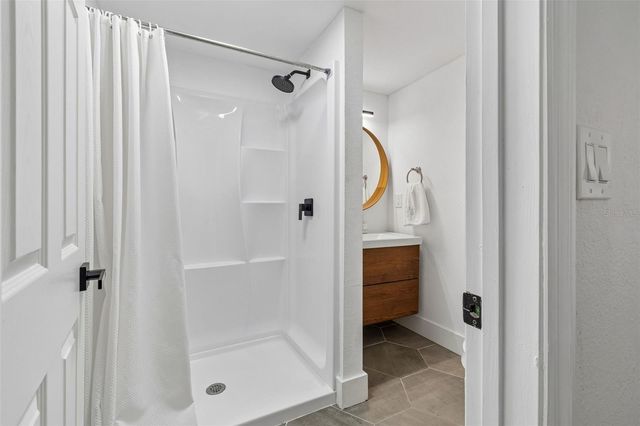 3320 W IOWA AVENUE, Tampa, FL 33611