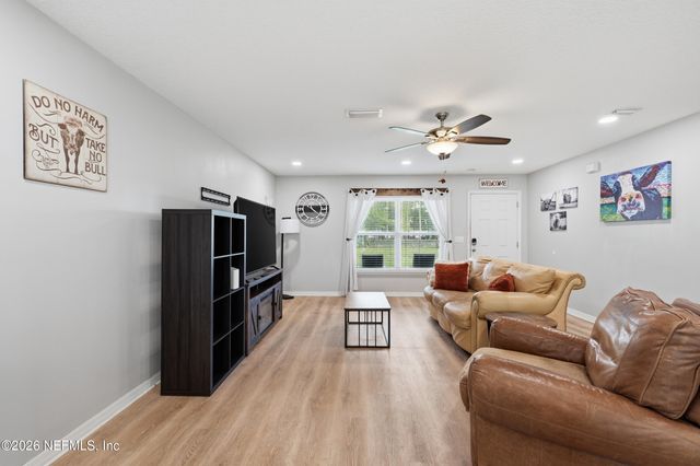 2471 IRIS Street, Middleburg, FL 32068