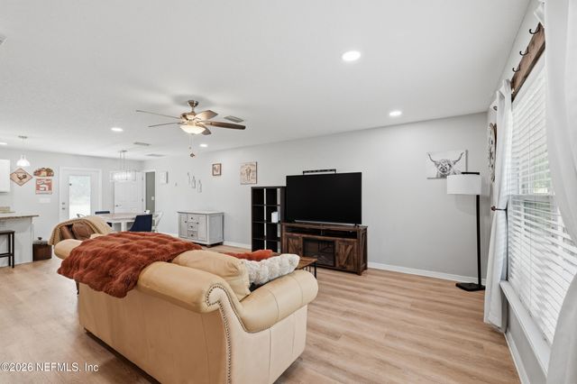 2471 IRIS Street, Middleburg, FL 32068