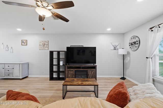 2471 IRIS Street, Middleburg, FL 32068