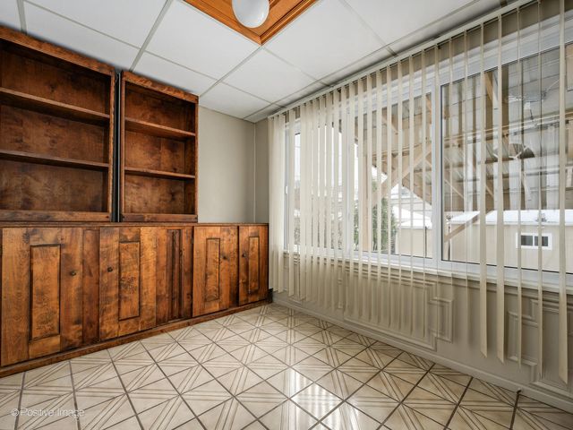 6057 W Melrose Street, Chicago, IL 60634