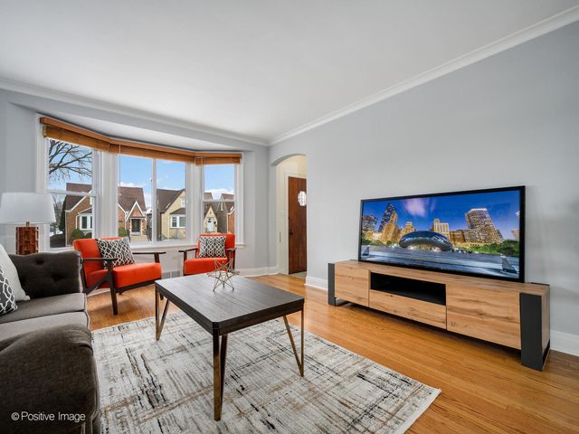 6057 W Melrose Street, Chicago, IL 60634