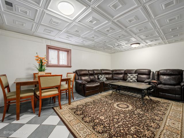 6057 W Melrose Street, Chicago, IL 60634