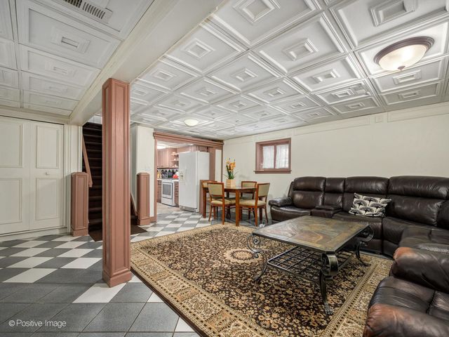 6057 W Melrose Street, Chicago, IL 60634