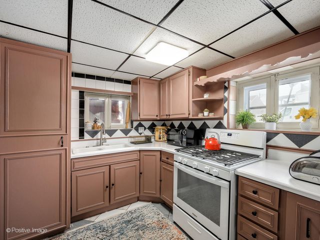 6057 W Melrose Street, Chicago, IL 60634