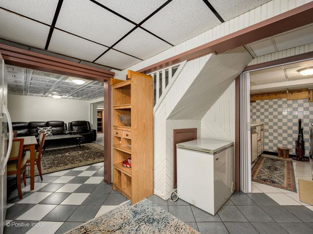 6057 W Melrose Street, Chicago, IL 60634