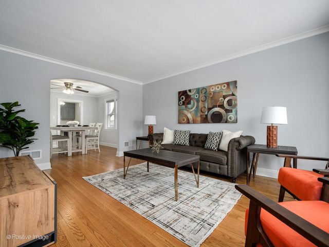 6057 W Melrose Street, Chicago, IL 60634