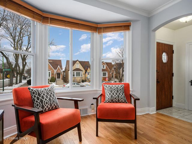 6057 W Melrose Street, Chicago, IL 60634