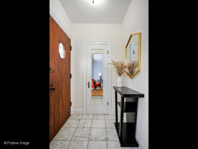 6057 W Melrose Street, Chicago, IL 60634