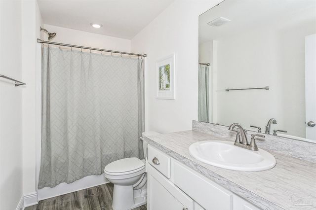 5072 Tarpon Ave, Gulf Breeze, FL 32563