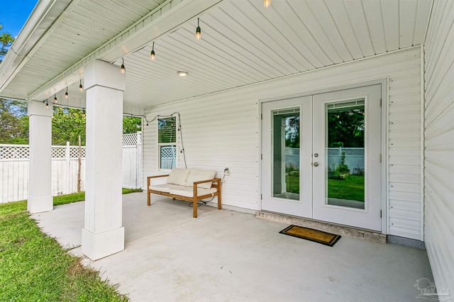 5072 Tarpon Ave, Gulf Breeze, FL 32563