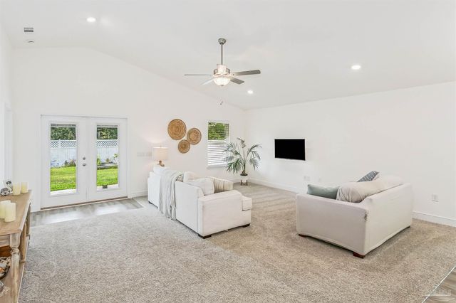 5072 Tarpon Ave, Gulf Breeze, FL 32563